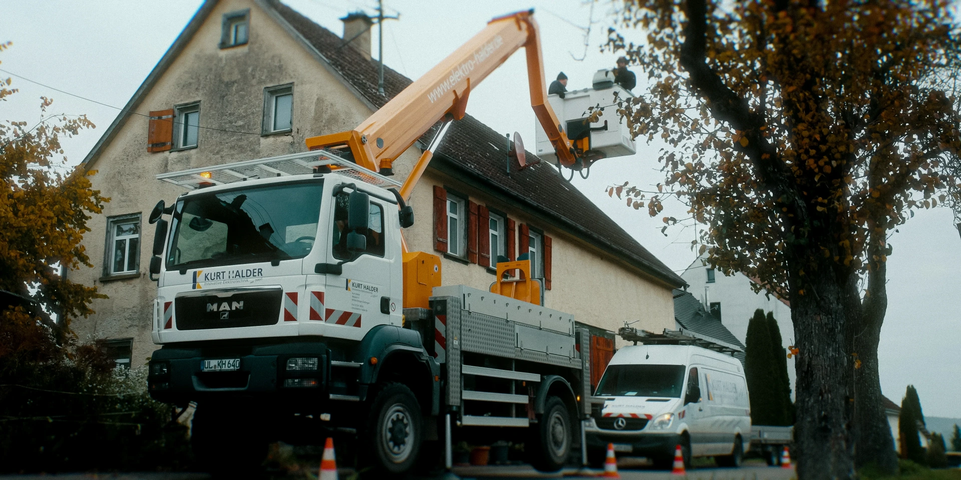 Kurt Halder Hebebühne im Einsatz beim Freileitungsbau